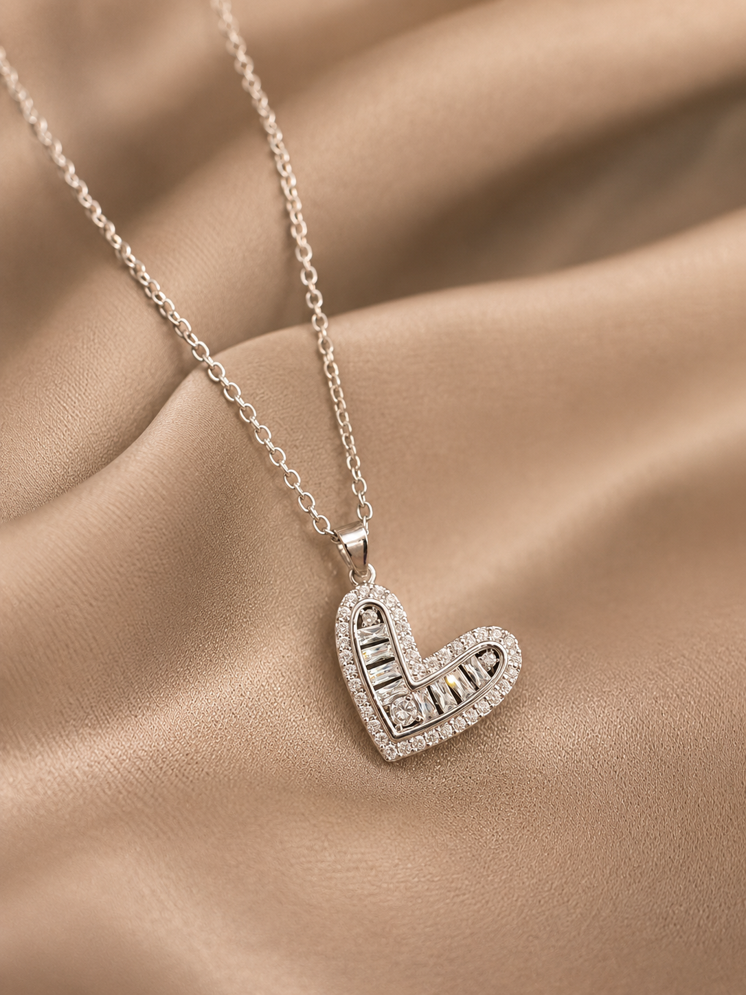 silver heart pendent Necklace